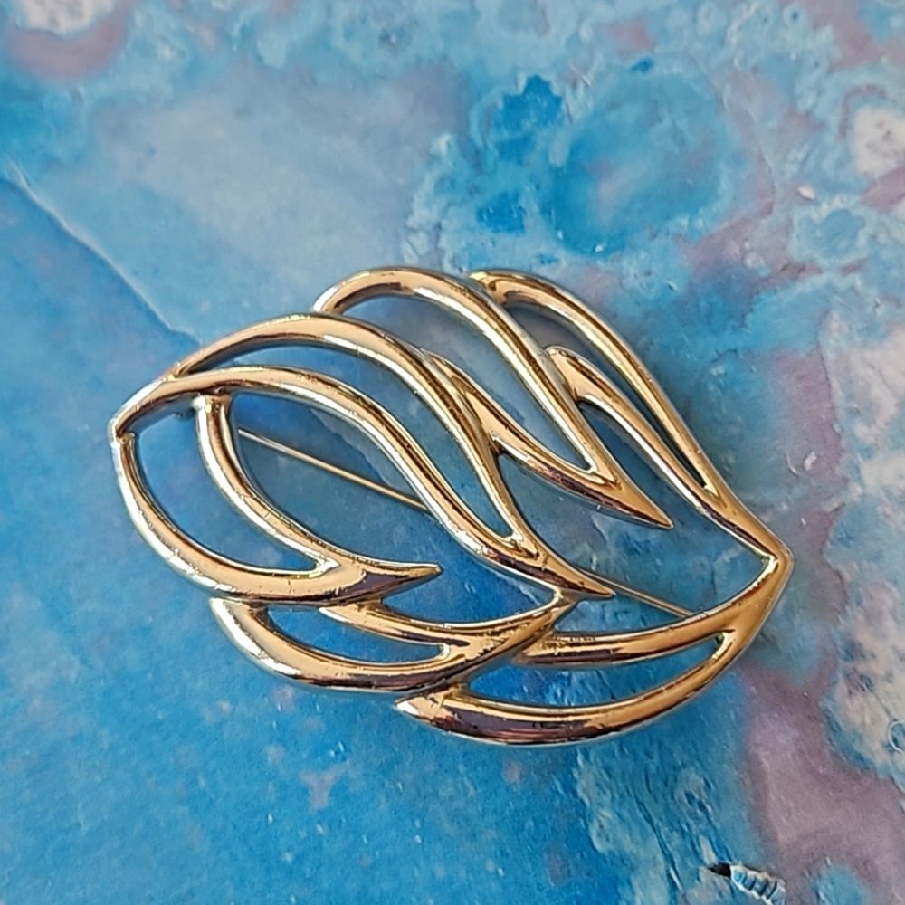 Vintage Monet Signed Silver Tone Fall Autumn Leaf Brooch Pin Jewelry